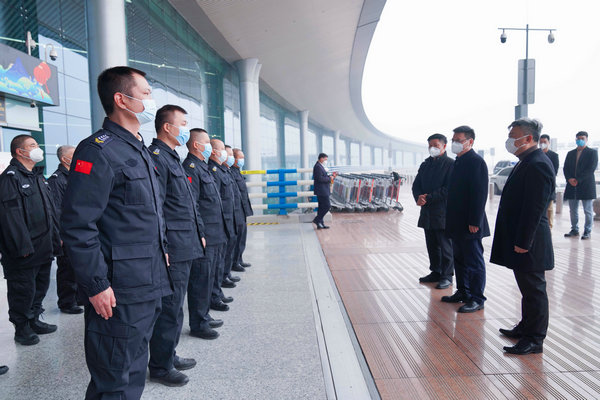 1674869322355829.jpg 昱总检查照片.jpg